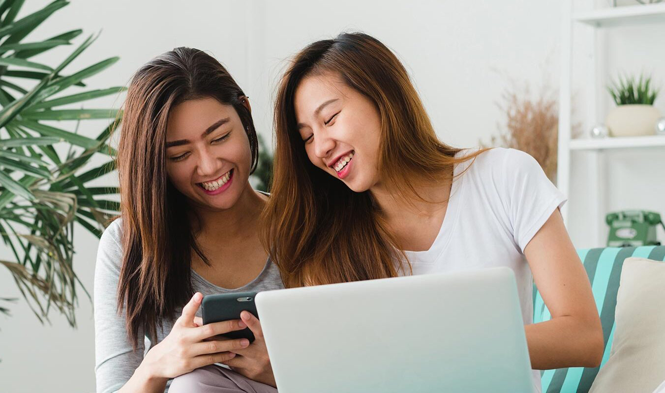 laughing-sisters laughing sisters